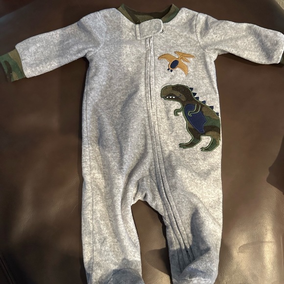 Newborn to 3 month baby boy outfits and onesies - Picture 9 of 14